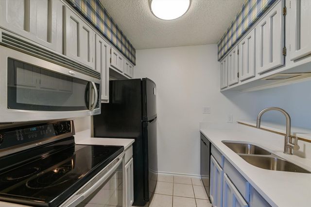 1202 Thorpe LN 402, San Marcos, TX 78666