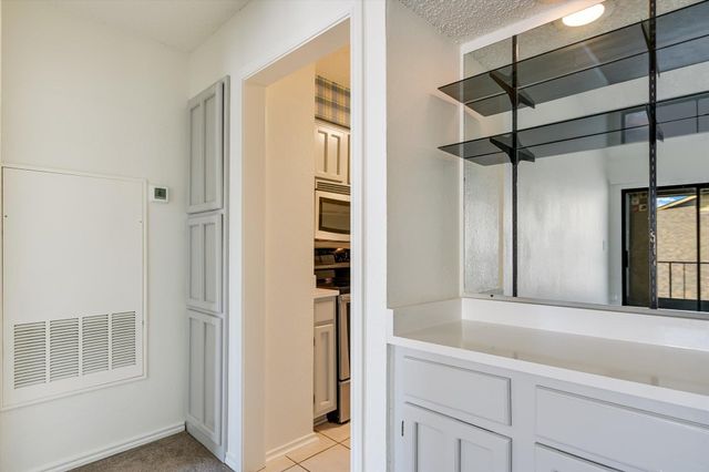 1202 Thorpe LN 402, San Marcos, TX 78666
