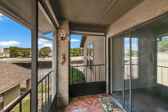 1202 Thorpe LN 402, San Marcos, TX 78666
