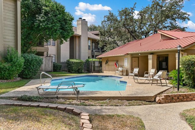 1202 Thorpe LN 402, San Marcos, TX 78666