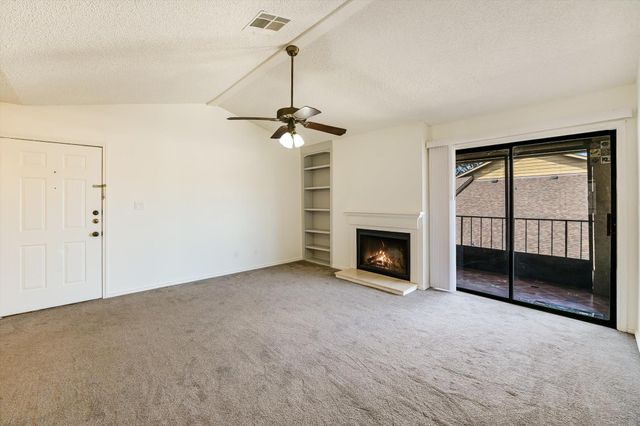 1202 Thorpe LN 402, San Marcos, TX 78666