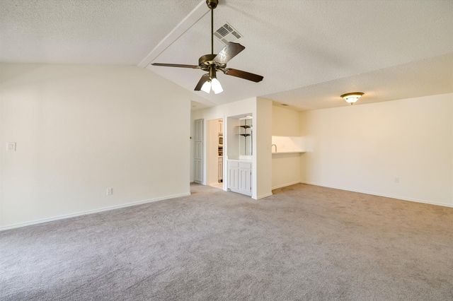 1202 Thorpe LN 402, San Marcos, TX 78666