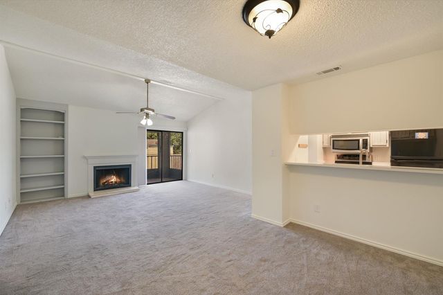 1202 Thorpe LN 402, San Marcos, TX 78666