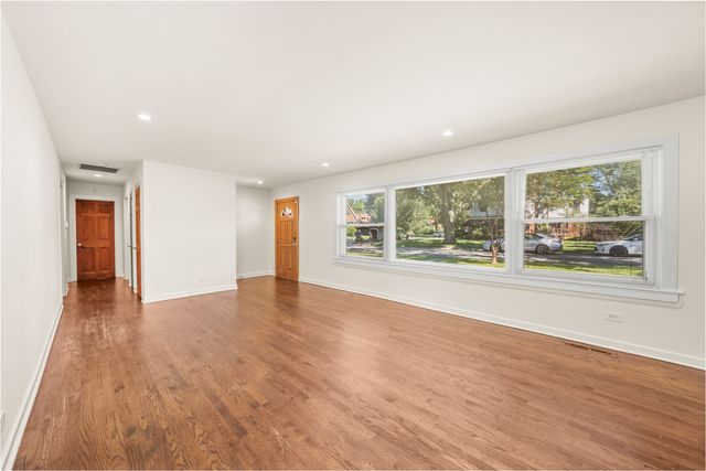 1621 S Crescent Avenue, Park Ridge, IL 60068