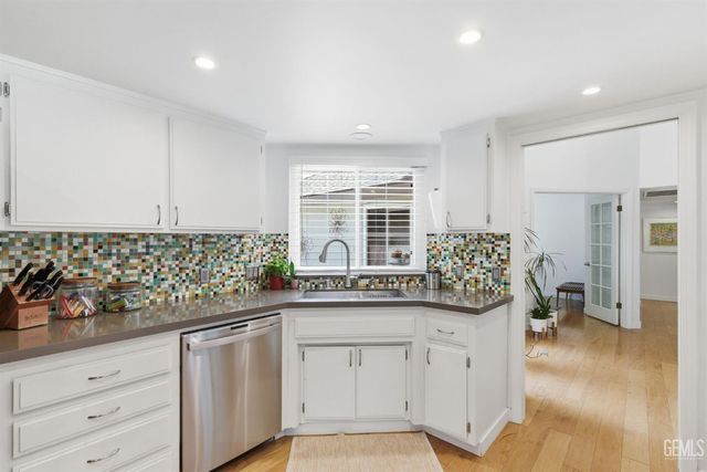 8821 Sierra Oak Drive, Bakersfield, CA 93311