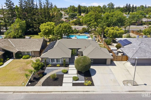 8821 Sierra Oak Drive, Bakersfield, CA 93311