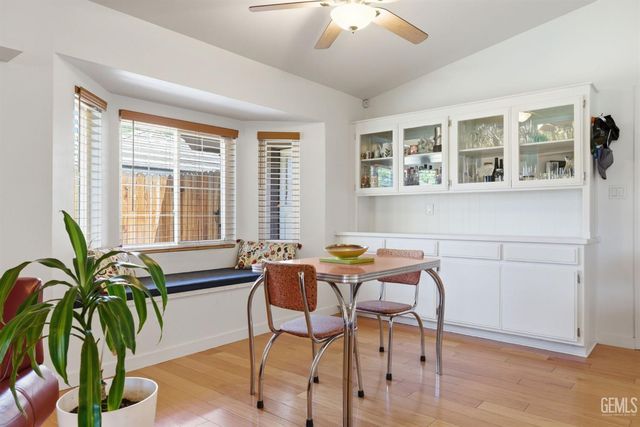 8821 Sierra Oak Drive, Bakersfield, CA 93311