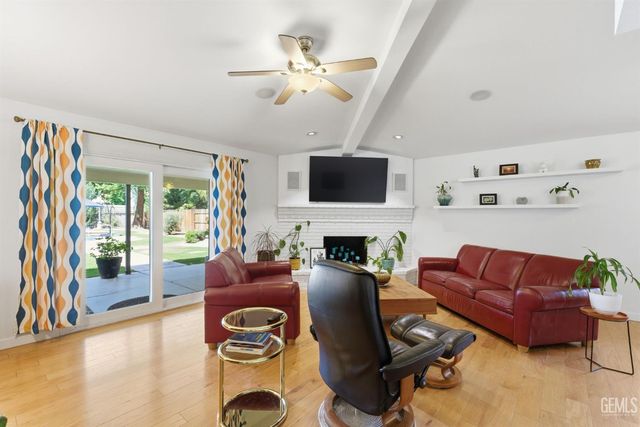 8821 Sierra Oak Drive, Bakersfield, CA 93311