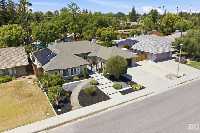 8821 Sierra Oak Drive, Bakersfield, CA 93311