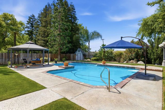 8821 Sierra Oak Drive, Bakersfield, CA 93311