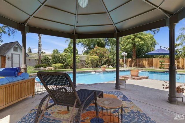 8821 Sierra Oak Drive, Bakersfield, CA 93311