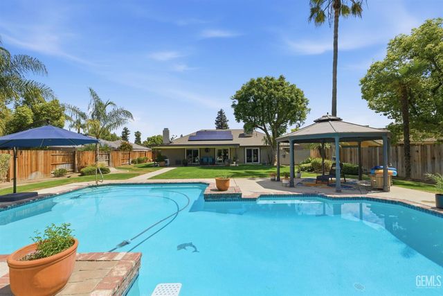 8821 Sierra Oak Drive, Bakersfield, CA 93311