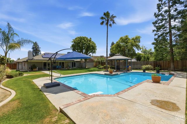 8821 Sierra Oak Drive, Bakersfield, CA 93311