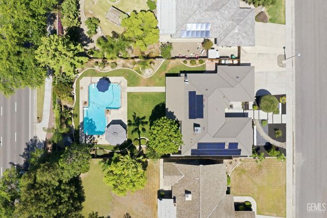 8821 Sierra Oak Drive, Bakersfield, CA 93311