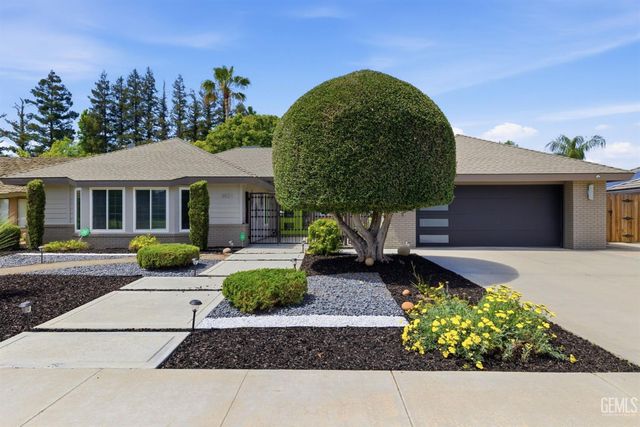 8821 Sierra Oak Drive, Bakersfield, CA 93311
