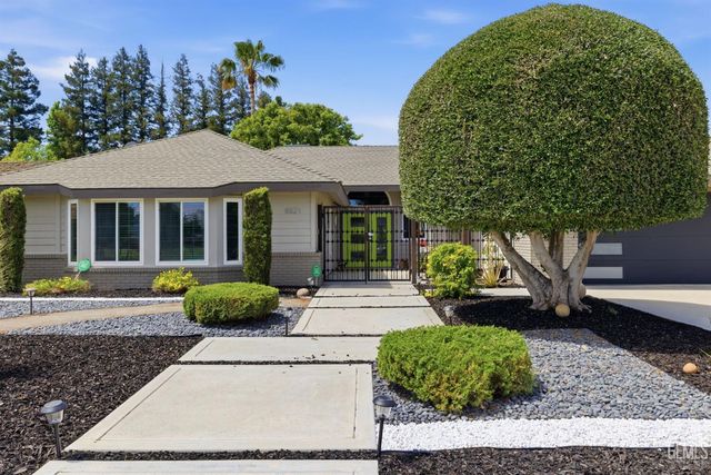 8821 Sierra Oak Drive, Bakersfield, CA 93311