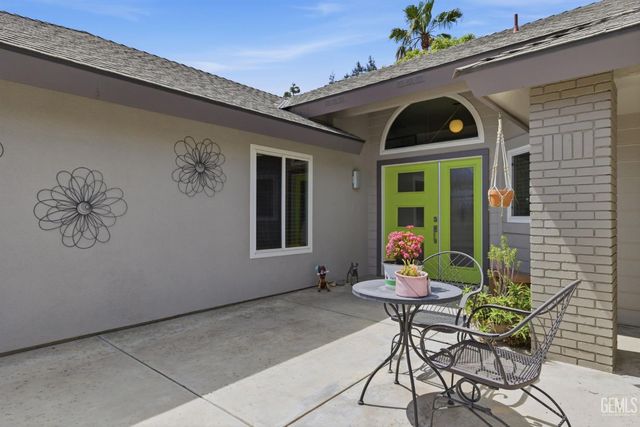 8821 Sierra Oak Drive, Bakersfield, CA 93311