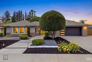 8821 Sierra Oak Drive, Bakersfield, CA 93311