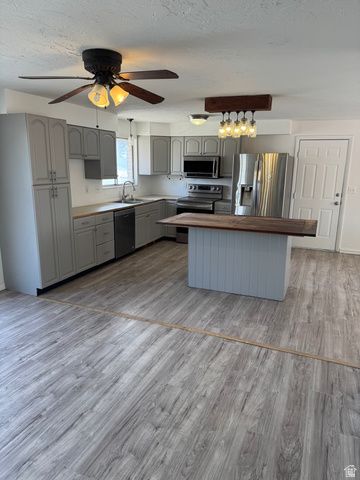 997 E 825 N, Layton, UT 84040