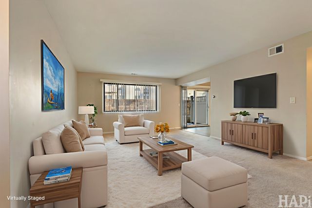 642 Whalom Lane 12-A, Schaumburg, IL 60173