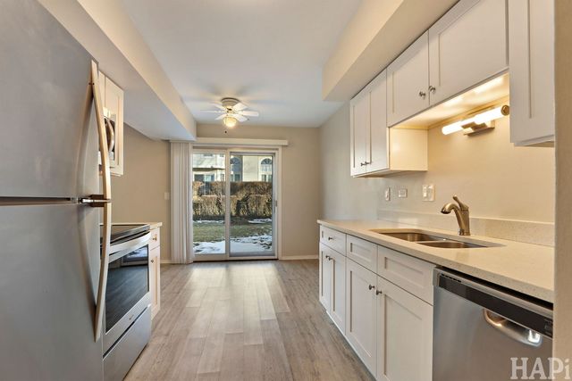 642 Whalom Lane 12-A, Schaumburg, IL 60173