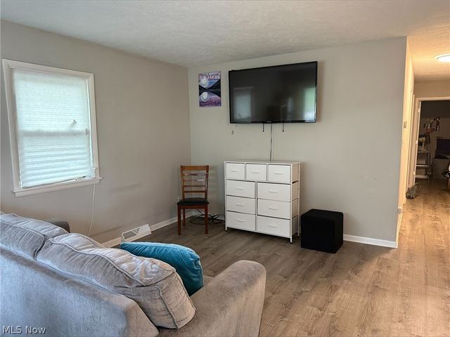 1181 Easton Drive, Akron, OH 44310