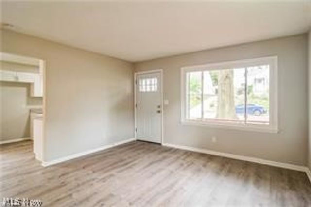 1181 Easton Drive, Akron, OH 44310