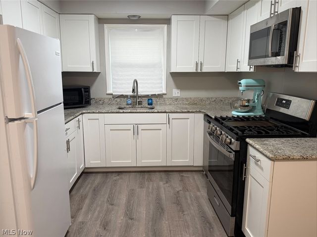 1181 Easton Drive, Akron, OH 44310
