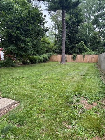 1181 Easton Drive, Akron, OH 44310