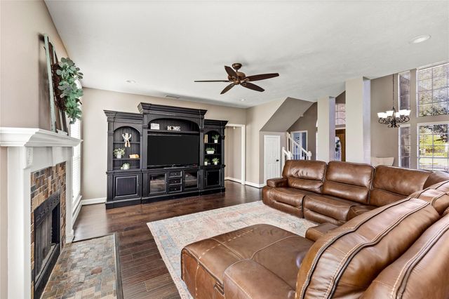 100 April Waters Drive N, Montgomery, TX 77356