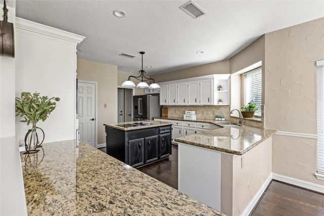 100 April Waters Drive N, Montgomery, TX 77356