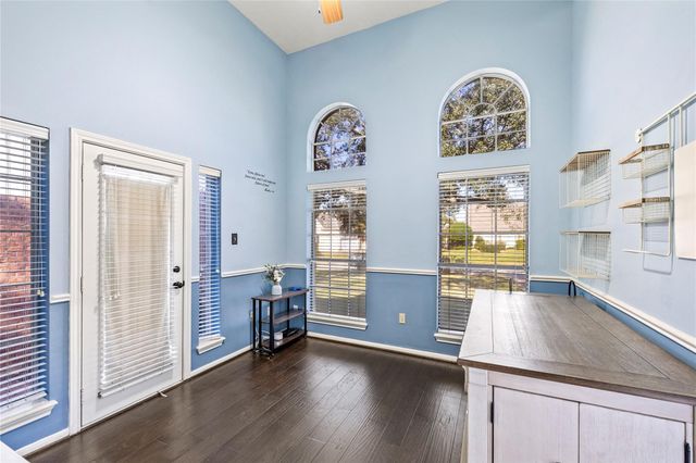 100 April Waters Drive N, Montgomery, TX 77356