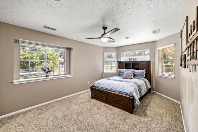 100 April Waters Drive N, Montgomery, TX 77356