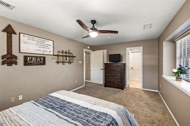 100 April Waters Drive N, Montgomery, TX 77356