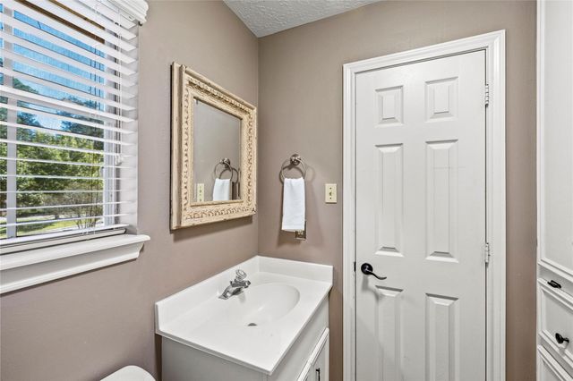 100 April Waters Drive N, Montgomery, TX 77356