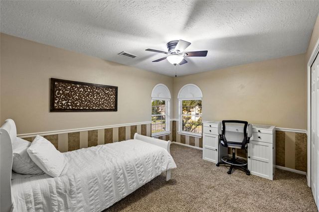 100 April Waters Drive N, Montgomery, TX 77356