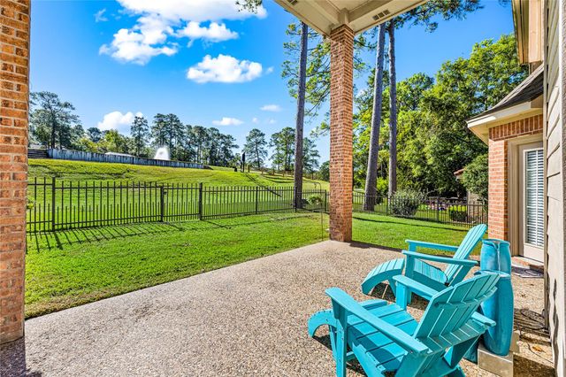 100 April Waters Drive N, Montgomery, TX 77356
