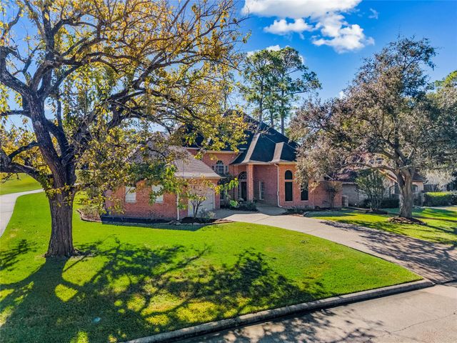 100 April Waters Drive N, Montgomery, TX 77356