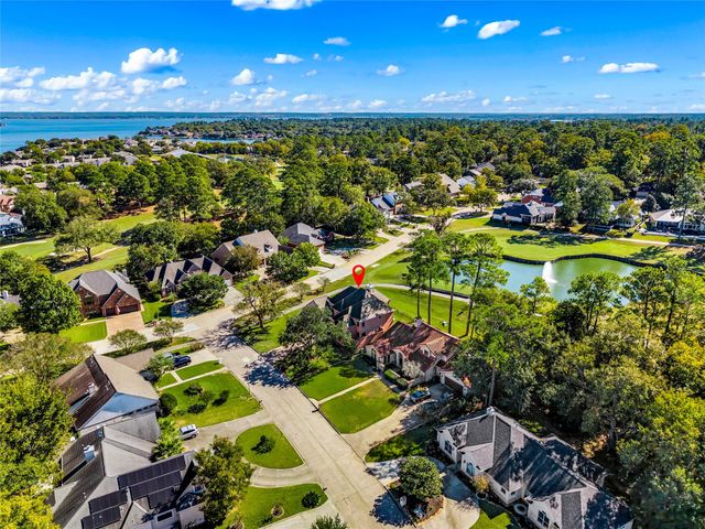 100 April Waters Drive N, Montgomery, TX 77356