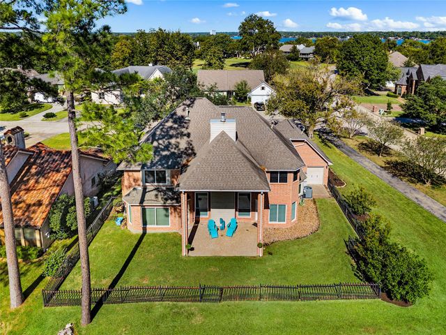 100 April Waters Drive N, Montgomery, TX 77356