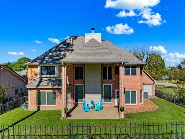 100 April Waters Drive N, Montgomery, TX 77356
