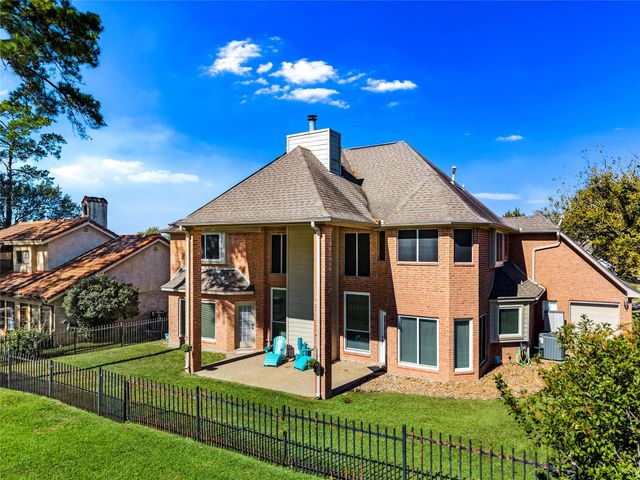 100 April Waters Drive N, Montgomery, TX 77356