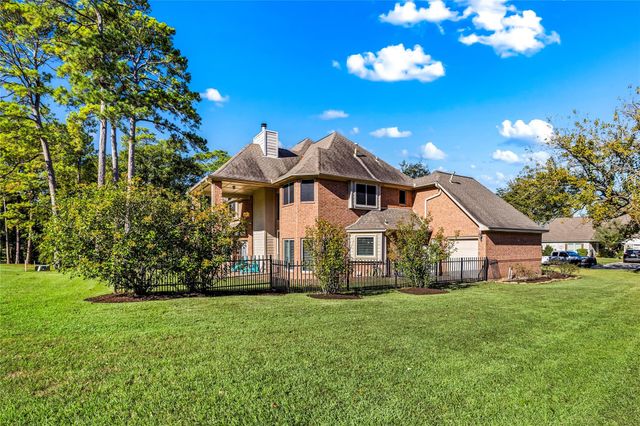100 April Waters Drive N, Montgomery, TX 77356