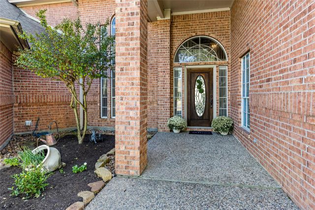 100 April Waters Drive N, Montgomery, TX 77356