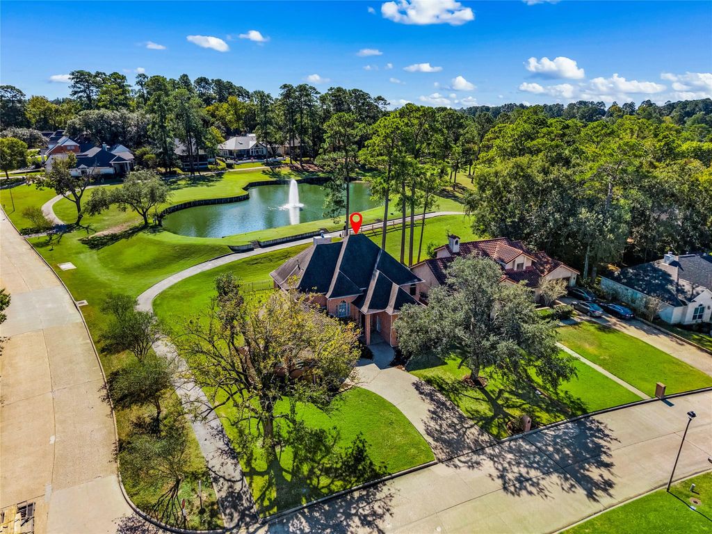 100 April Waters Drive N, Montgomery, TX 77356