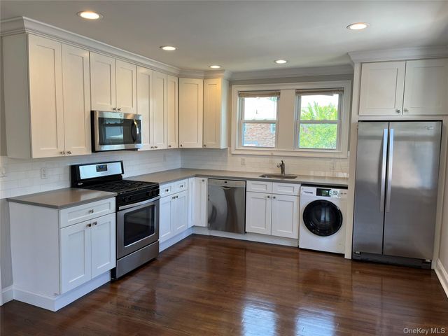 15 Juniper Road 2nd Fl, Port Washington, NY 11050
