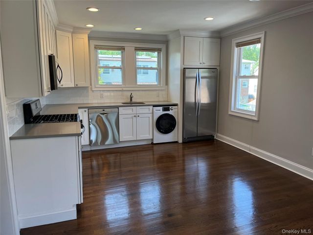 15 Juniper Road 2nd Fl, Port Washington, NY 11050