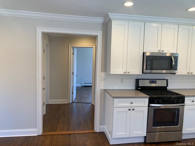 15 Juniper Road 2nd Fl, Port Washington, NY 11050