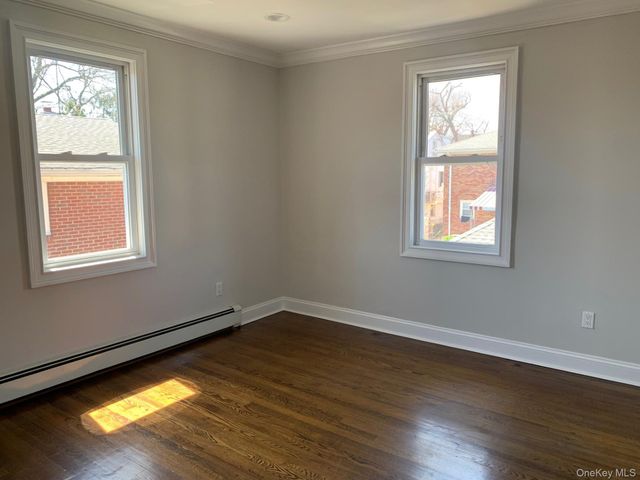 15 Juniper Road 2nd Fl, Port Washington, NY 11050