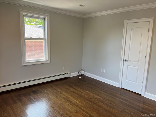 15 Juniper Road 2nd Fl, Port Washington, NY 11050